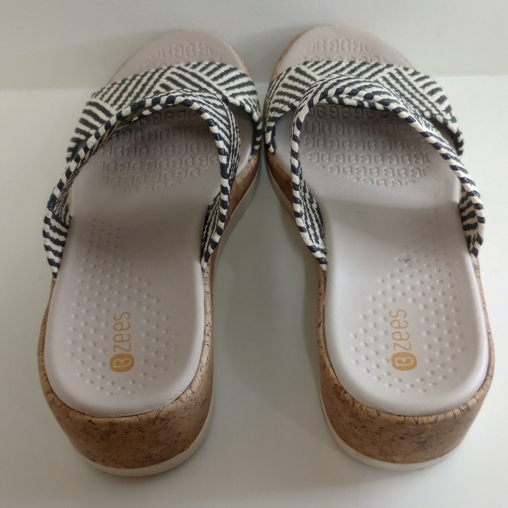 Women's Causal Wedge Sandals With Black + White Woven Straps - Like New! - Picture 4 of 7